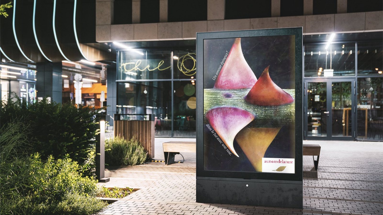 Au Nom De La Rose — Quatre visuels d’affichage urbain construits sur la macrophotographie florale.